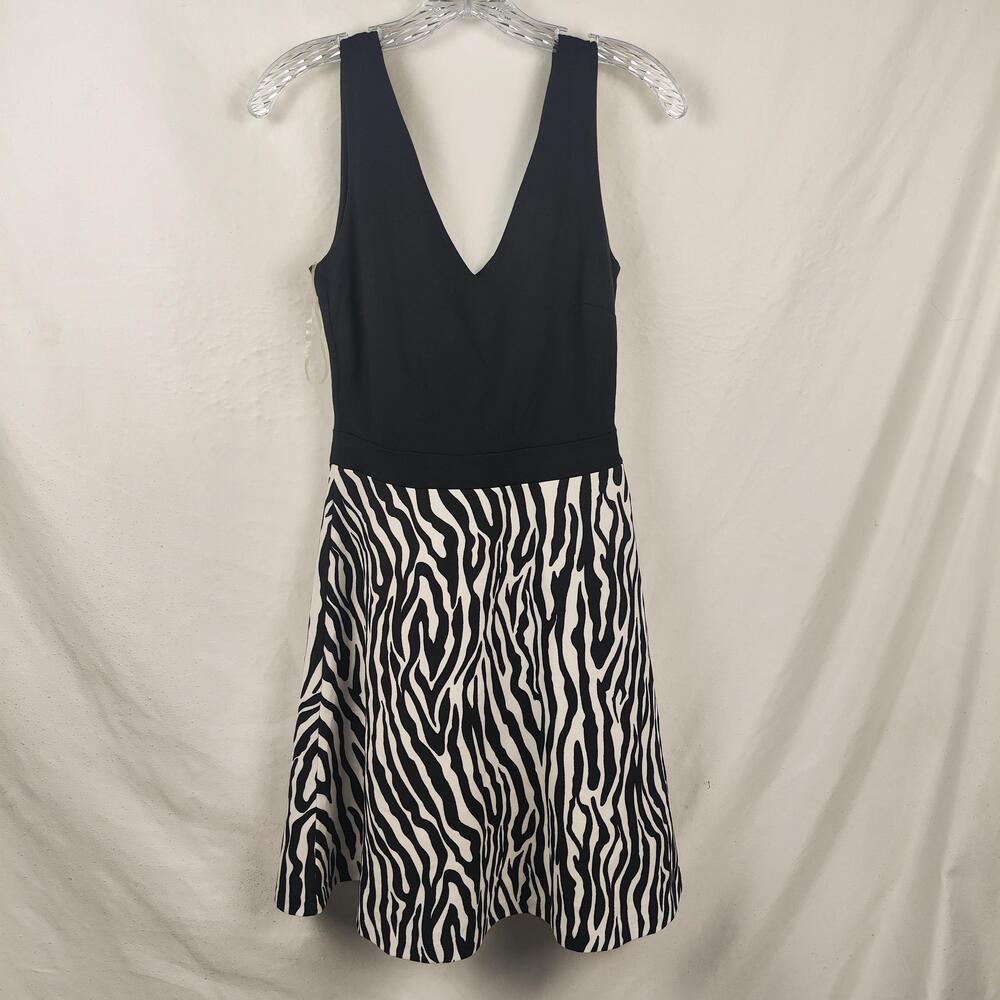 Rosie Harlow Dress Womens Medium Black Zebra Print V Neck Fit & Flare Party